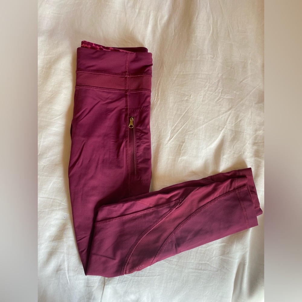 Lululemon RARE inspire tight II (mesh) size 4 - Picture 8 of 9